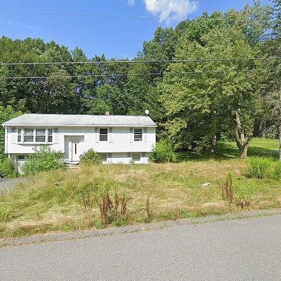 13 Doris St, Derry, NH 03038