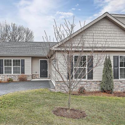 131 Surrey Ct, Mechanicsburg, PA 17055