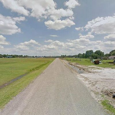 15219 Cliff St, Hamshire, TX 77622