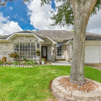 16030 Surrey Woods Dr, Friendswood, TX 77546