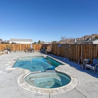 16535 Neenach Rd, Apple Valley, CA 92307