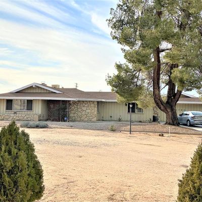 13790 Iroquois Rd, Apple Valley, CA 92307