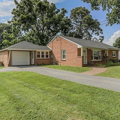 13826 Sunrise Dr, Hagerstown, MD 21740