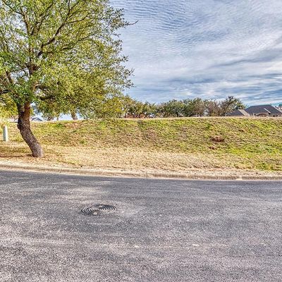 141 Village Dr, Kerrville, TX 78028