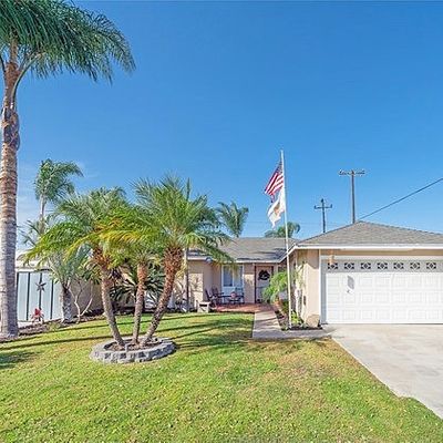 14501 Chateau Ln, Huntington Beach, CA 92647