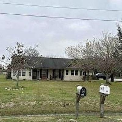 203 Country Rd, Angleton, TX 77515