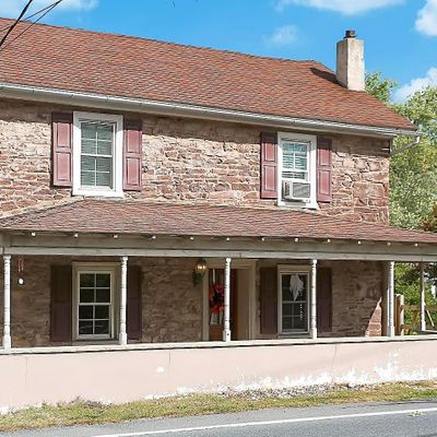 1687 E Main St, Douglassville, PA 19518