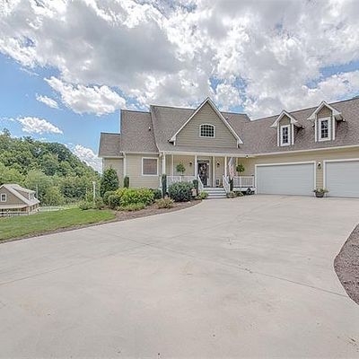 17 Rolling Meadow Ln, Clyde, NC 28721