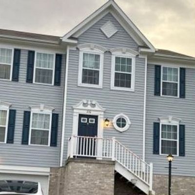 236 Horse Shoe Dr, Clinton, PA 15026