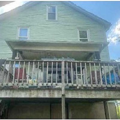 211 Wangum Ave, Hawley, PA 18428