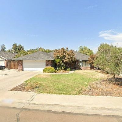 2134 E Iris Ave, Visalia, CA 93292