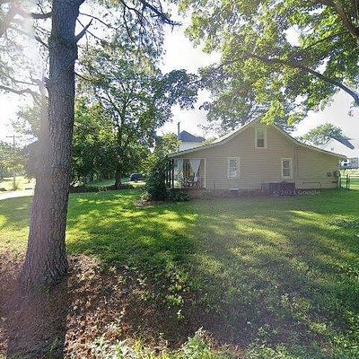 218 S Palmers Chapel Rd, Cottontown, TN 37188