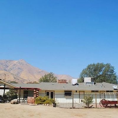 3162 Shadow Mountain Dr, Lake Isabella, CA 93240