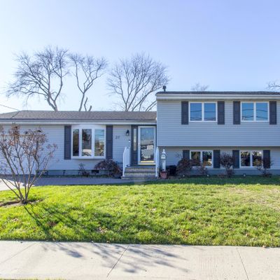 27 Fleetwood Dr, Hazlet, NJ 07730