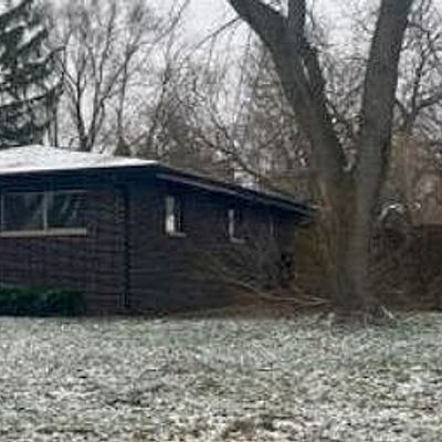 380 Eloise Dr, Benton Harbor, MI 49022