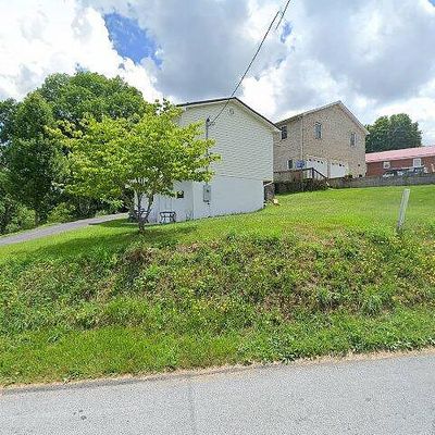 318 N State St, Athens, WV 24712