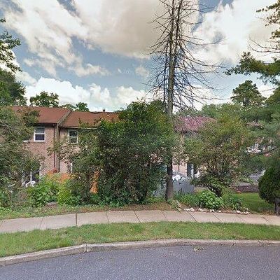 33 Park Vallei Ln, Brookhaven, PA 19015