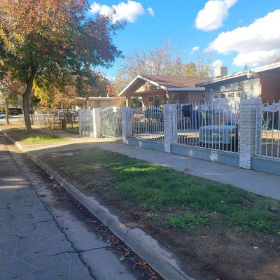 436 W Strother Ave, Fresno, CA 93706