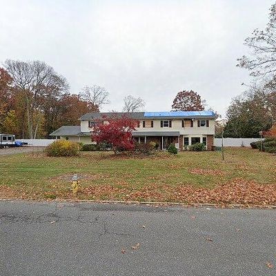 460 Hoffman Ln, Hauppauge, NY 11788