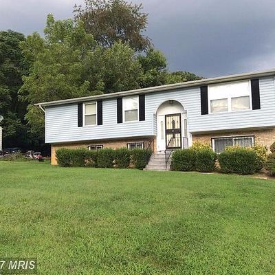 4702 Addison Dr, Oxon Hill, MD 20745