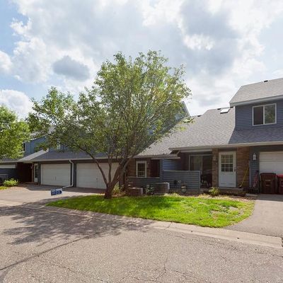 4884 Helena Ln N, Oakdale, MN 55128