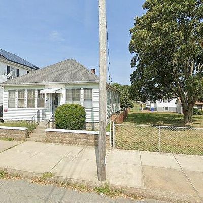 404 Brayton Ave, Fall River, MA 02721