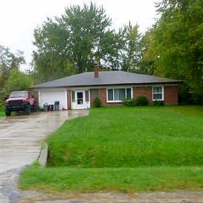 4214 Weston Dr, Burton, MI 48509