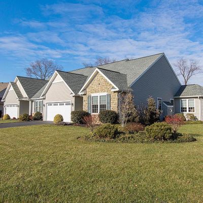 5293 Oak Leaf Dr, Mount Joy, PA 17552