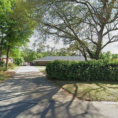 545 Golf Course Dr, Niceville, FL 32578