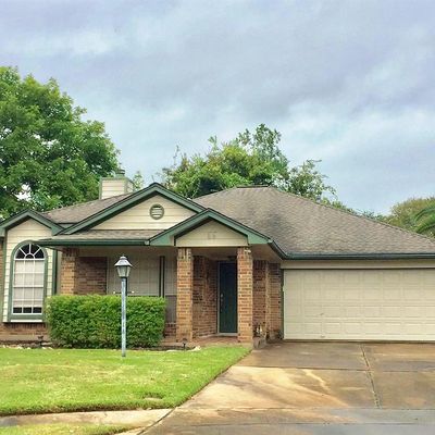 56 Almond Ct, Lake Jackson, TX 77566