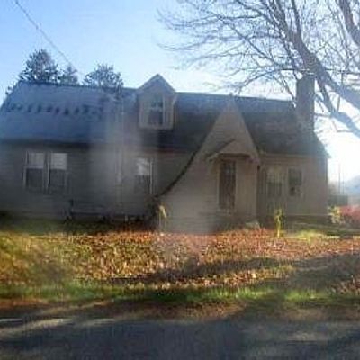 496 Oswald St, Wampum, PA 16157