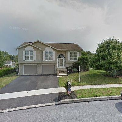 8709 Washington Cir, Hummelstown, PA 17036