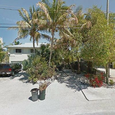 877 Bay Dr, Summerland Key, FL 33042