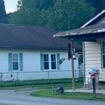 880 Jordan Dr, Costa, WV 25051