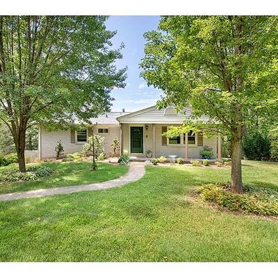 8 Rolling View Dr, Asheville, NC 28805