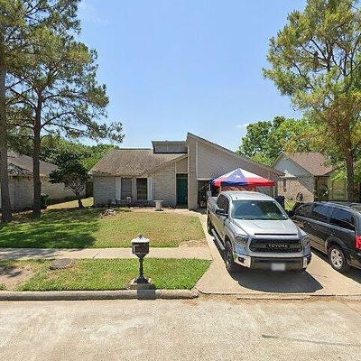 8 Sarita Rd, Angleton, TX 77515