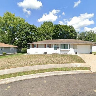 2409 Holly Dr, Pekin, IL 61554