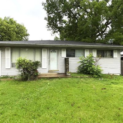 21 Young Dr, Saint Louis, MO 63135