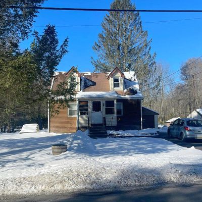 40 Tobyhanna Rd, Gouldsboro, PA 18424