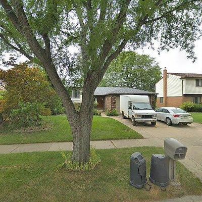 42445 Sycamore Dr, Sterling Heights, MI 48313