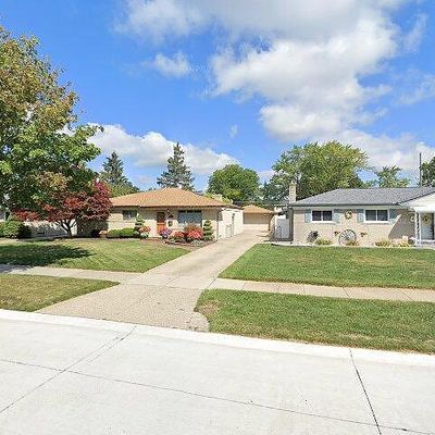 8663 Winchester Dr, Sterling Heights, MI 48313