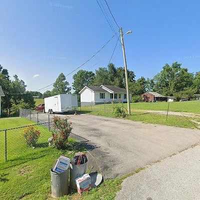 932 College St, Livingston, TN 38570