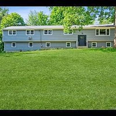 11 Colonial Dr, North Haven, CT 06473