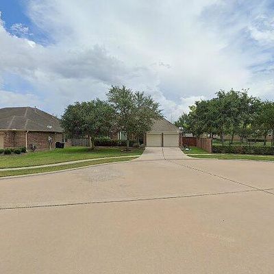 13001 Imperial Shore Dr, Pearland, TX 77584