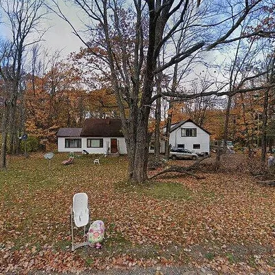 197 Midway Dr, Negaunee, MI 49866