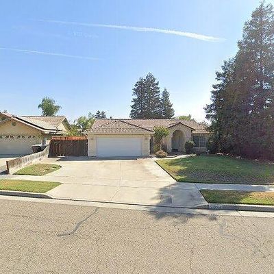 2064 Alcott St, Tulare, CA 93274