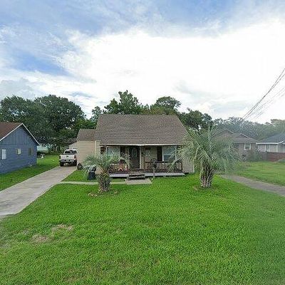 2716 2 Nd Ave, Groves, TX 77619