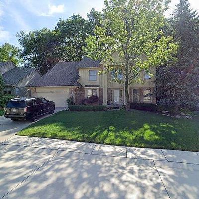 28092 Golf Pointe Blvd, Farmington Hills, MI 48331