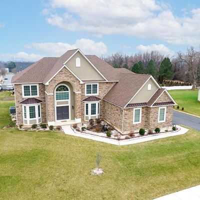 37 Saddle Ln, Easton, PA 18045