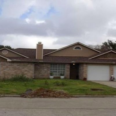 3802 Briar Hollow Dr, Dickinson, TX 77539